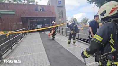 快訊/台北大學B3停車場汽車突冒煙起火 警消急拉封鎖線灌救