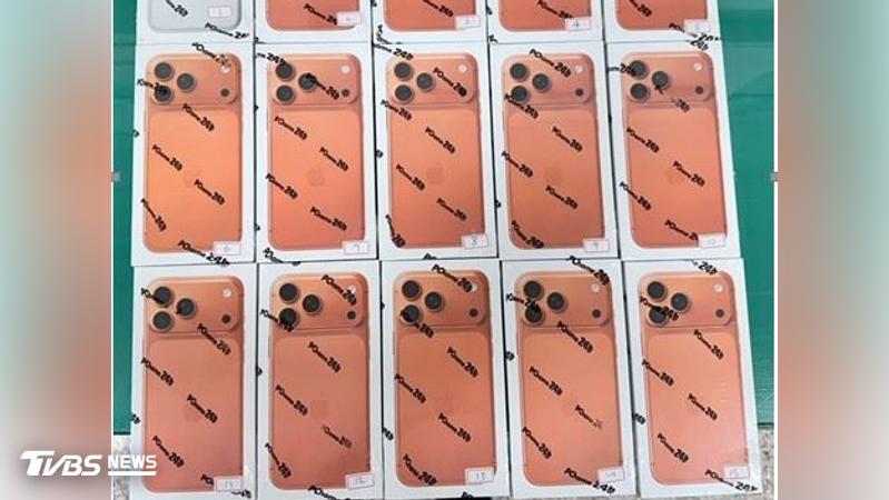 詐團將15支iPhone 17 Pro Max寄往任女住處,當作洗錢轉運站。(圖/TVBS)