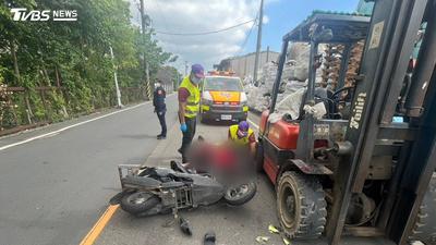 有片/迎面撞「倒車堆高機」桃園騎士翻半圈 右腿開放性骨折