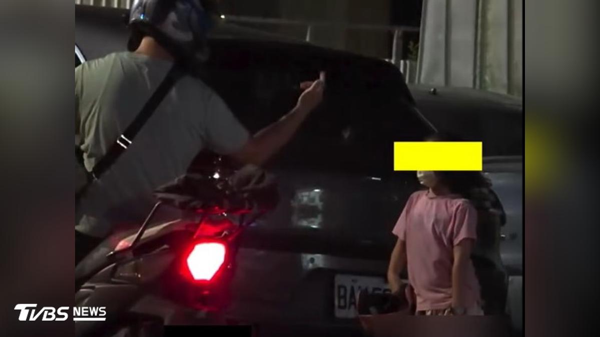 台中家暴男當街對女童咆哮摑臉施暴