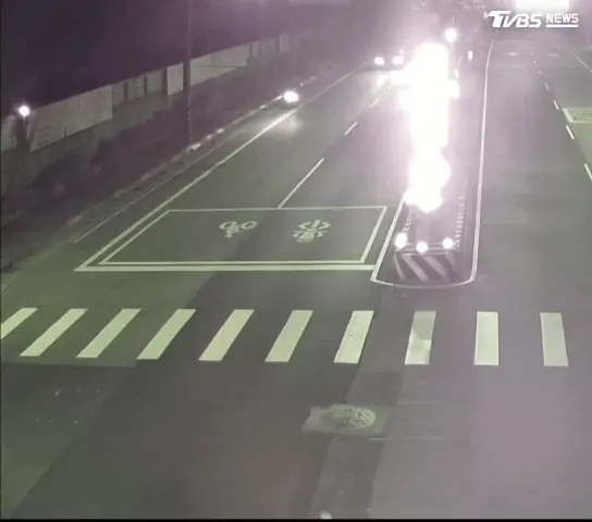 路口監視器畫面。(圖/TVBS)