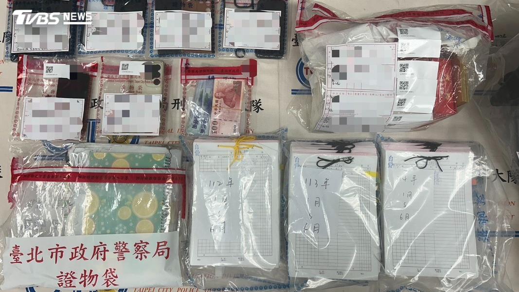 警方查扣詐保相關證物。(圖/TVBS)