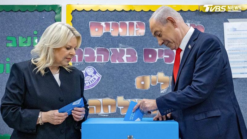 以色列現任總理納坦雅胡(Benjamin Netanyahu)領導的右翼陣營支持率大幅下滑。(圖/達志影像路透社)