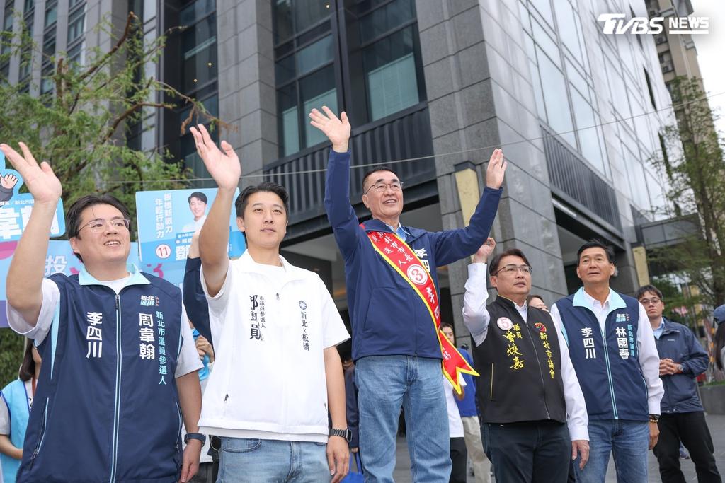 李四川今起展開新北29區串聯路口拜票行動。(圖/李四川競辦提供)