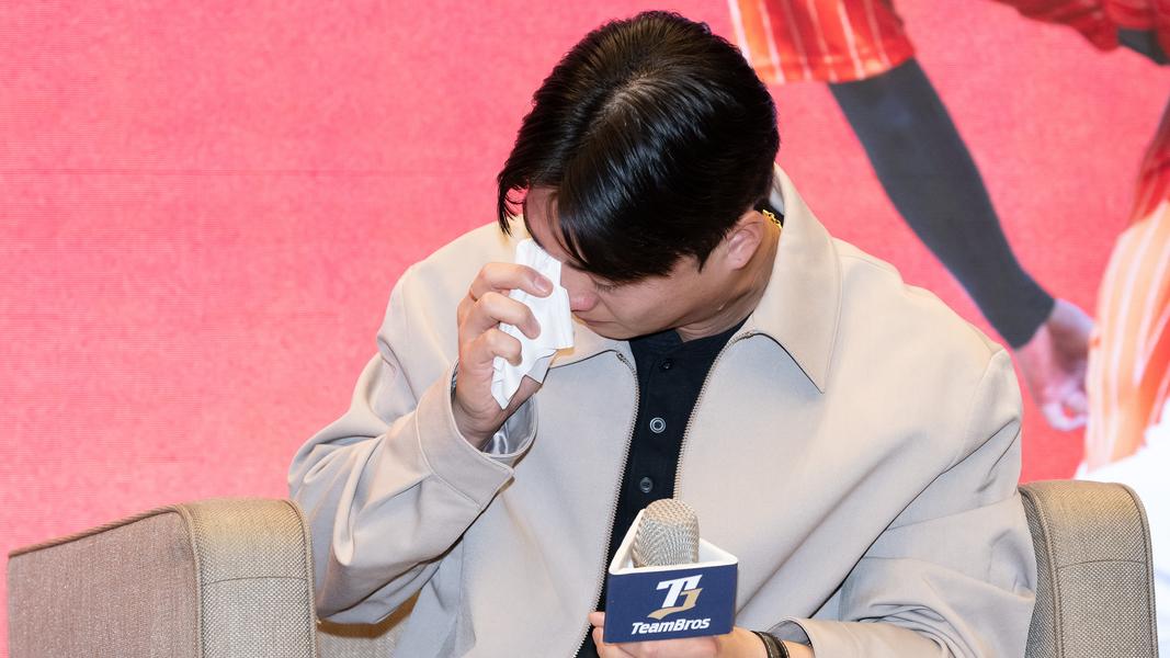 韓國職棒韓華鷹台灣投手王彥程淚灑記者會。(圖/挺悍賽事行銷提供)