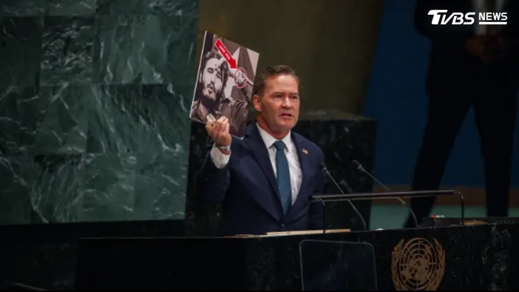 瓦爾茲公開展示已故獨裁者菲德爾‧卡斯楚(Fidel Castro)配戴兩只勞力士手錶的照片。(圖/Shutterstock達志影像)
