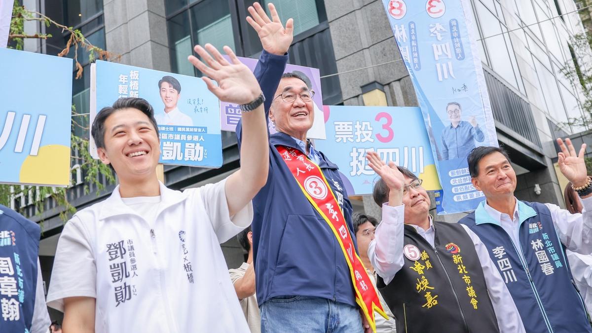 李四川串聯全市29區站路口拜票 攜手基層團結拚建設