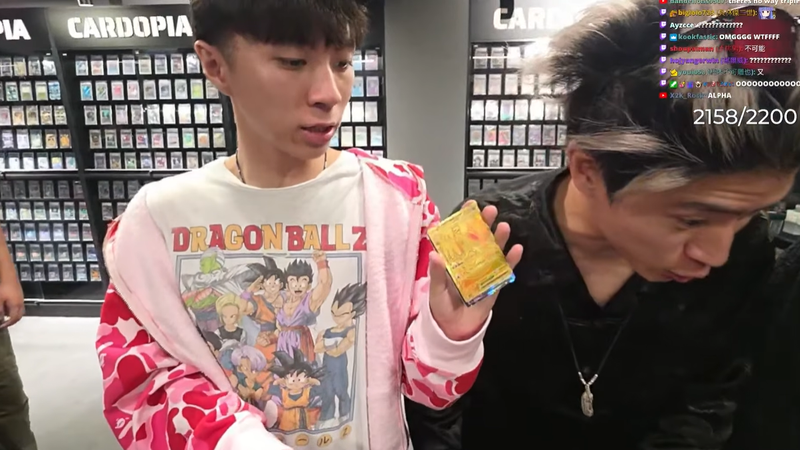 Ray一行人昨晚到台北卡牌店開卡,前7包內就狂中6張大獎
(圖/翻攝自RayAsianBoy Live YT)