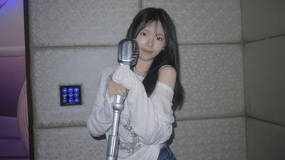〈NEON〉掀模仿熱潮!14歲超萌練習生樣貌曝光 備戰《永遠少女》