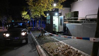 少年闖以色列駐塞爾維亞使館襲警! 手持雙刀喊「真主至上」遭擊斃