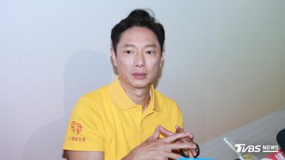 失智母第一個忘了他!謝祖武伴9年燒百萬泛淚 憶媽天花板「找頭」嚇壞