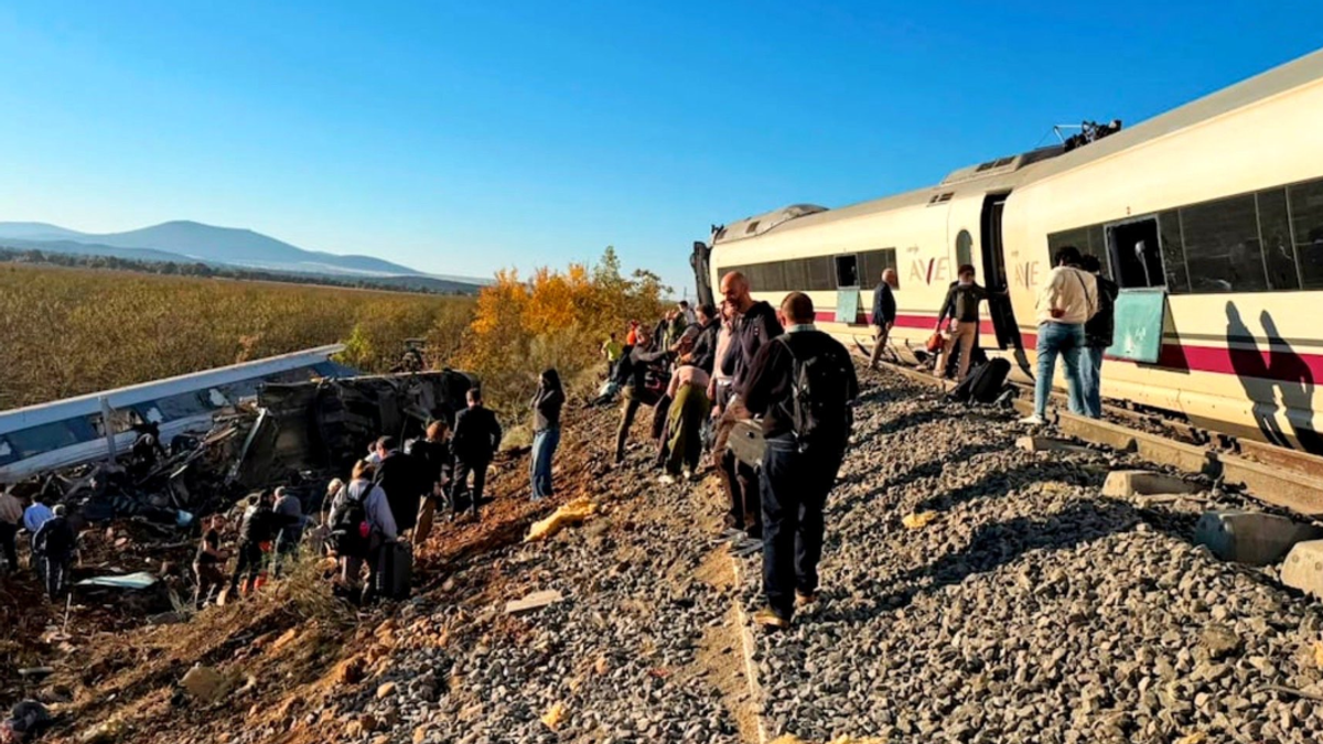 快訊/西班牙驚傳「高鐵相撞」!至少39人死亡 2節車廂出軌慘況曝