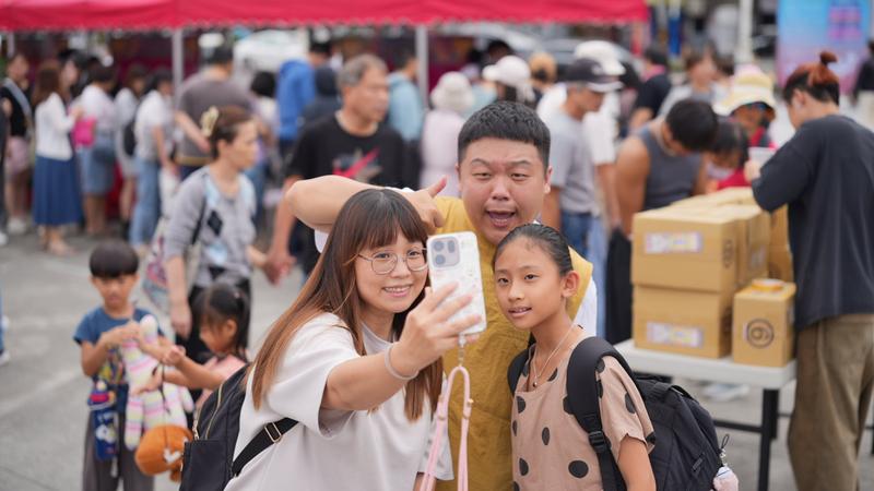 豆比登辦市集吸5萬人朝聖,颱風攪局36小時沒睡。 (圖/促咪市集提供)