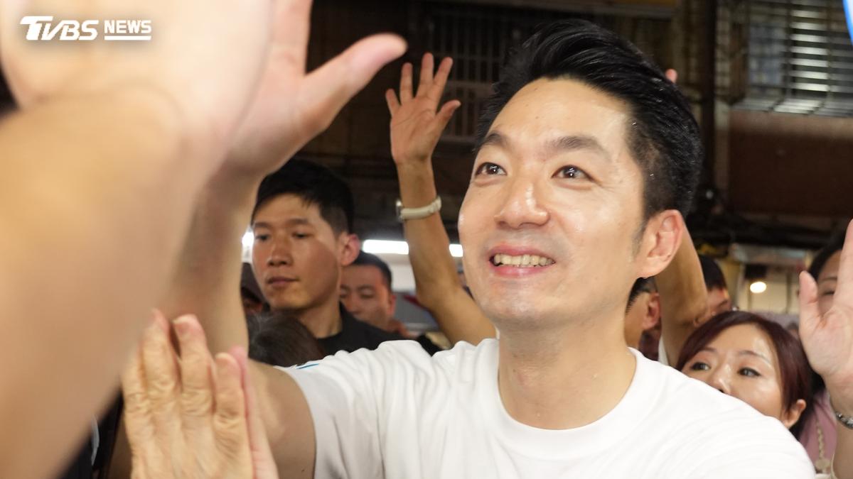 取消所有行程!蔣萬安爆身體不適 妻石舫亘明赴內湖掃街