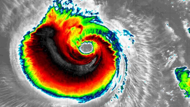 煙花颱風未來36小時將維持在顛峰狀態。(圖/翻攝自tropicaltidbits)