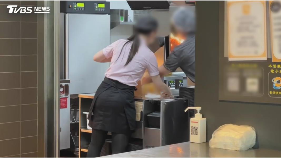 業者透過文字回應,坦承員工疏失並道歉,也強調會提供全額醫療費用,並加強員工訓練(圖/TVBS)
