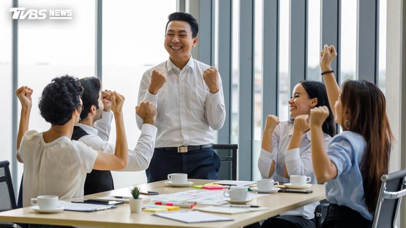 金星逆行進天秤,四星座重新檢視「感情與人際」界線。(圖/Shutterstock達志影像)