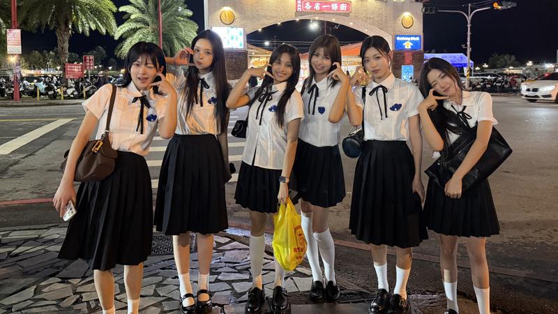 韓國新生代女團AtHeart首次來台演出,空檔也在花蓮當地到處觀光。(圖/超級圓頂提供)