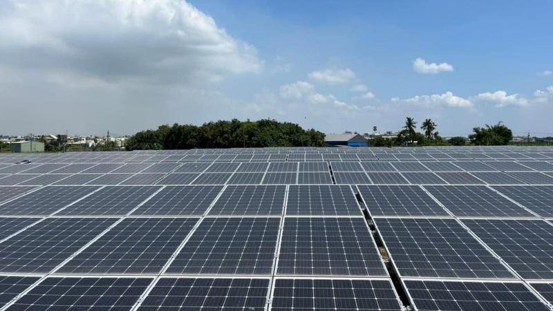 全台最大漁電共生業者「誠新集團」弊案迎來首波偵結。(圖/翻攝自誠新綠能官網)