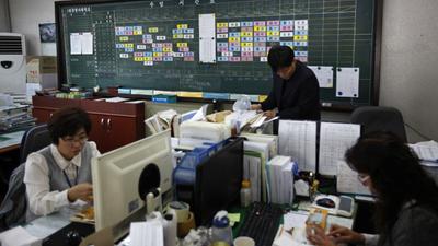 韓版《鐵拳教育》真實上演!恐龍家長闖教室辱師 江原道教育監出手告發