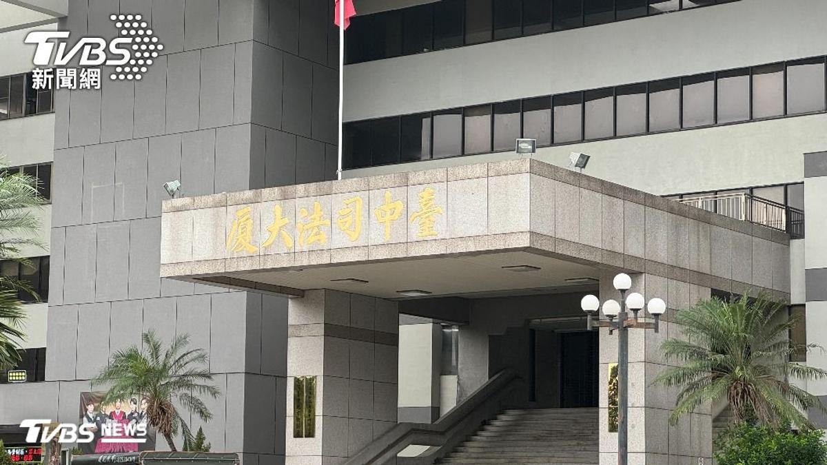 不滿兒被攔查!台中醉父騎走警車還撞警 酒測竟超標6倍