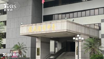 不滿兒被攔查!台中醉父騎走警車還撞警 酒測竟超標6倍