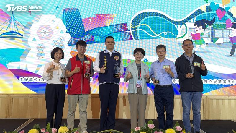 教育部今(29)日於高雄漢來大飯店巨蛋會館舉辦「115年度全國中輟預防業務傳承研討會暨表揚大會」。(圖/TVBS)