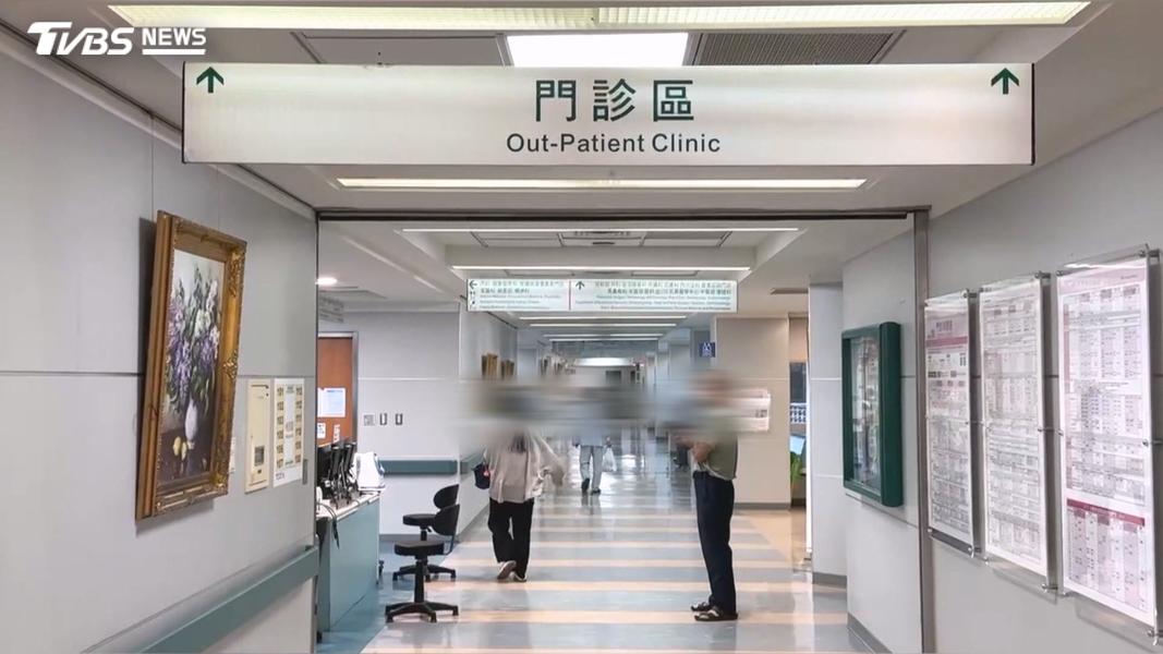 值得關注的是,醫師薪資若由看診數及開刀次數提成計算,為了增加收入而鼓勵患者接受手術,這是較令人憂慮的議題。(圖/TVBS)