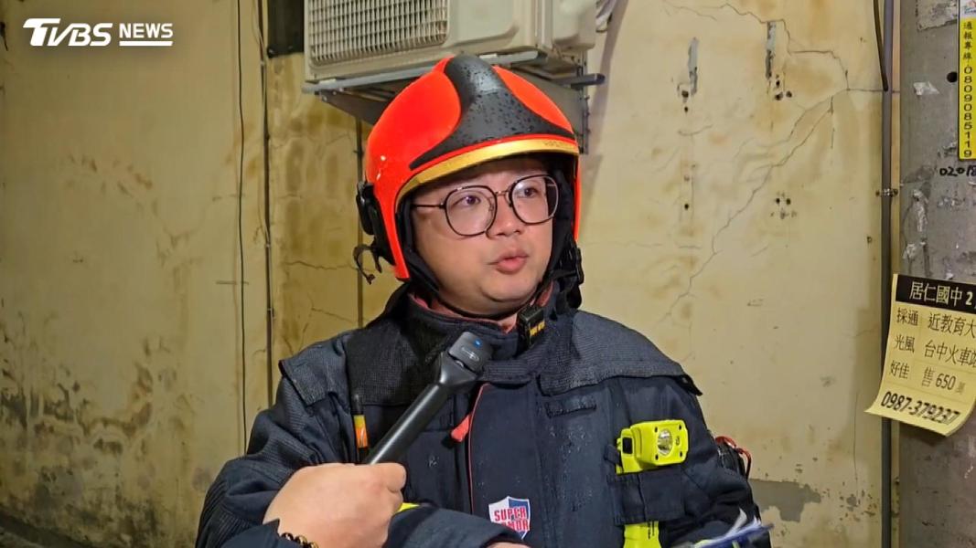 台中警義消集氣祈禱,希望分隊長黃昶維平安渡過這一劫(圖/TVBS)