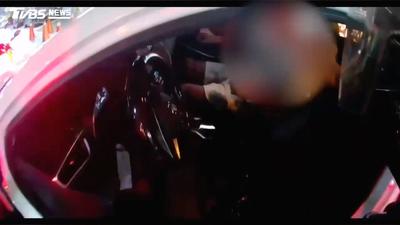 白衣變黑衣?酒駕男換女友坐駕駛座 密錄器打臉「頂包失敗」