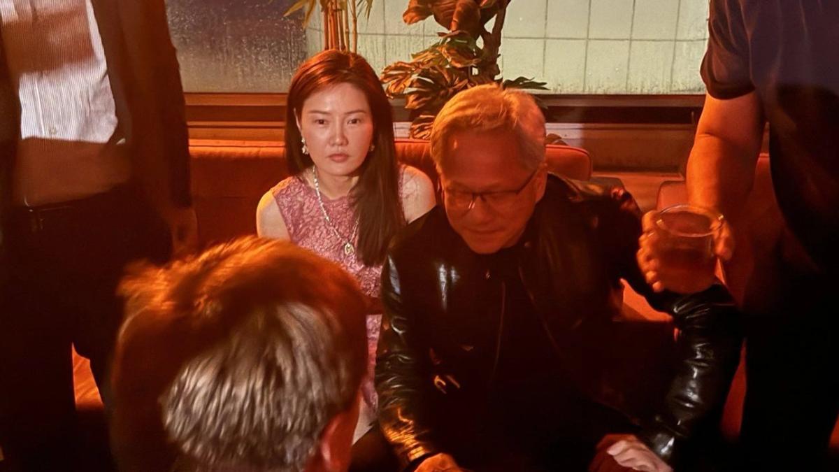 黃仁勳爆遭中國間諜鎖定!美女高層貼身情蒐 紐時:川普一年前知情但未行動
