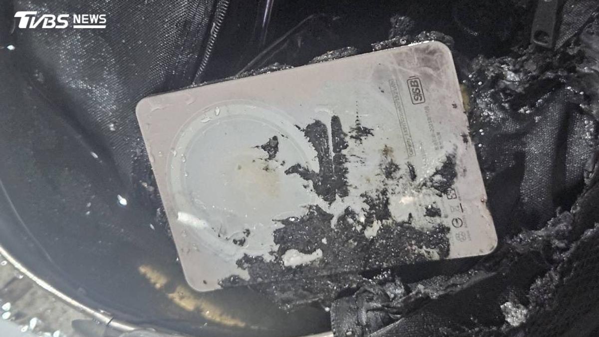 北捷淡水信義線驚傳爆炸聲響!車廂內行動電源起火冒煙 旅客奔逃