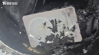 北捷淡水信義線驚傳爆炸聲響!車廂內行動電源起火冒煙 旅客奔逃