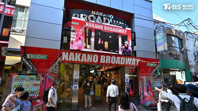 日本東京都中野區商店街繼今年8月後,再度有鐘錶店失竊;歹徒昨晚試戴價值約4600萬日圓(約新台幣920萬元)的名錶後,揚長而去。(圖/達志影像美聯社)