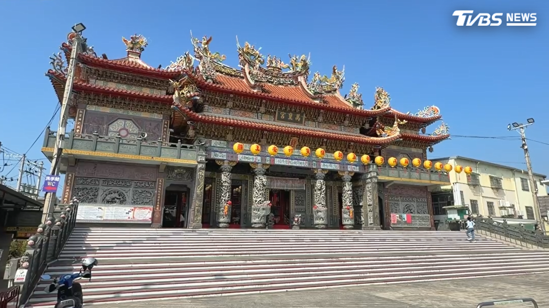 當地曾有路名更改的先例,現在的萬皇南路以前叫做黃金海岸路,經過居民反映後才改為萬皇南路,以凸顯當地萬皇宮的地理特色(圖/TVBS)