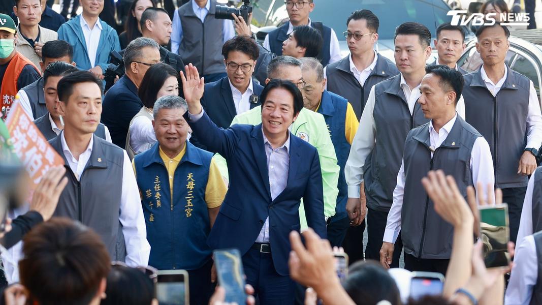 賴清德到場時,民眾歡呼聲不斷。(圖/華子琛攝)