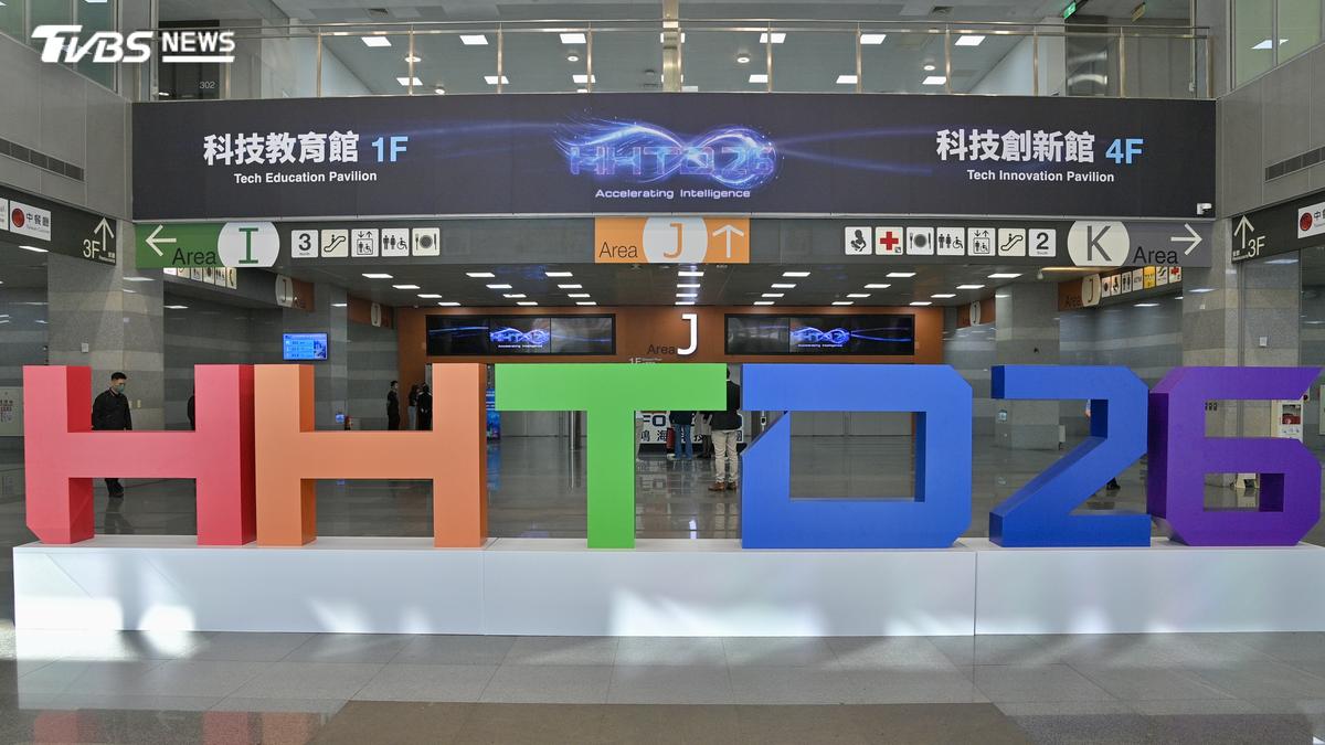 鴻海科技日/直擊!AI巨型機櫃、人形機器人與低軌衛星全亮相