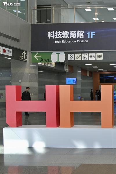 鴻海科技日/直擊!AI巨型機櫃、人形機器人與低軌衛星全亮相