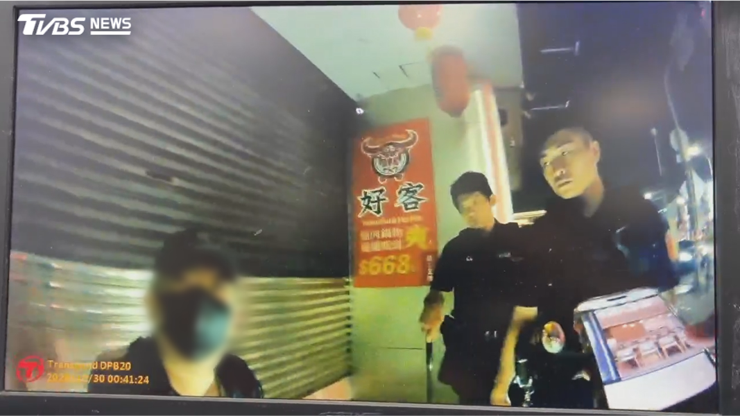 男子30號凌晨落網,他否認有竊盜行為,目前警方先以竊盜罪,和沿路乞討違反社維法處理。(圖/TVBS)