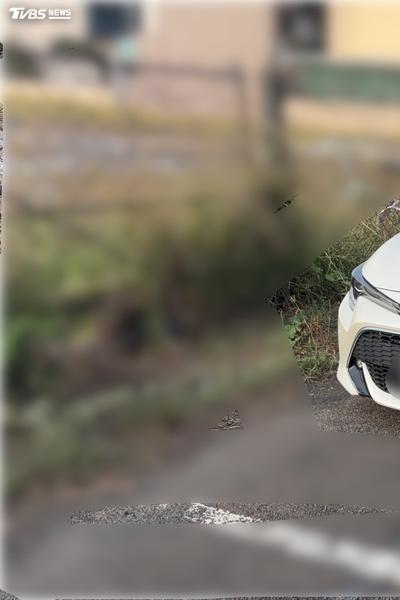 快訊/路人嚇壞!高雄停車格散屍臭 61歲男「車內死亡多日」