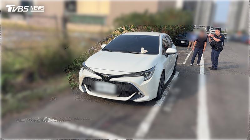 快訊/路人嚇壞!高雄停車格散屍臭 61歲男「車內死亡多日」