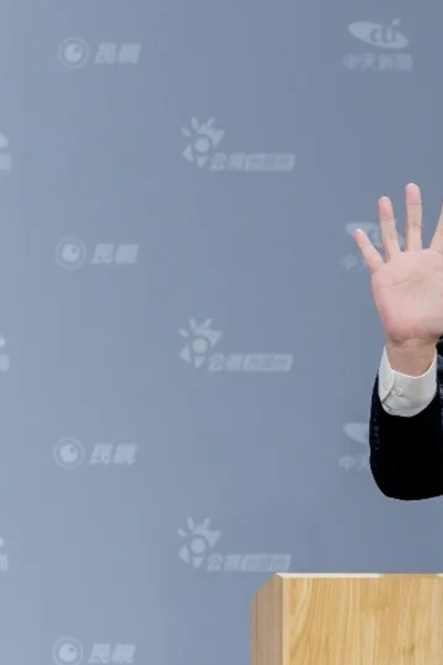 賴瑞隆辯論「一大敗筆」!沈富雄犀利點評:浪費1個半小時