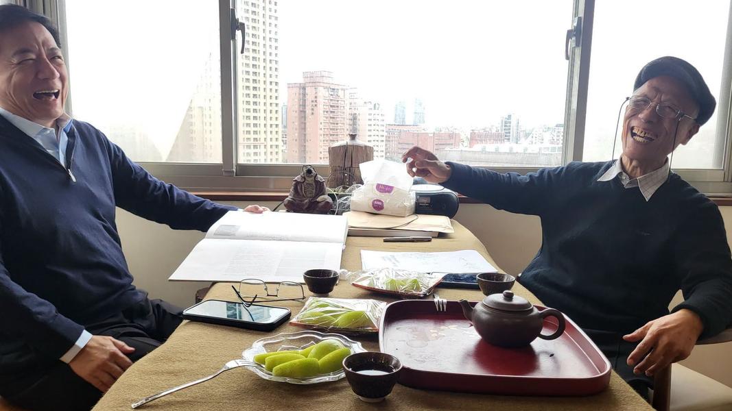 管中閔和杜忠誥私交甚篤,曬出兩年前拜訪杜忠誥的合照。(圖/翻攝管中閔臉書)