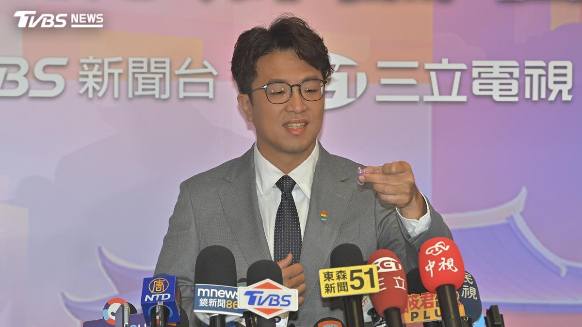 台北市長首場辯論!沈伯洋帶「神秘幸運物」上場 親曝備戰策略