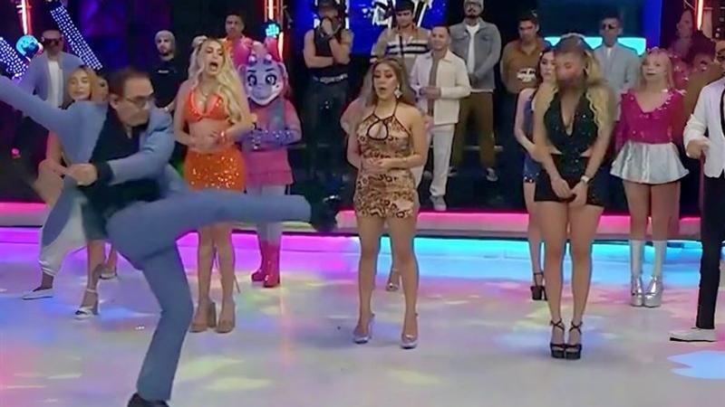 綜藝節目《Es Show》主持人突然抓狂踢飛無人機,失控飛出擊中後方女藝人。(圖/翻攝自IG@esshow )