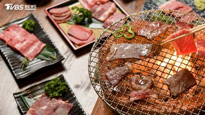 驚世情勒!公公邀全家吃高檔燒肉狂點 結帳竟逼媳婦付錢:我們是家人
