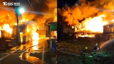 快訊/吃飯突聽爆炸聲!苗栗鐵皮屋惡火 「延燒4戶」畫面曝