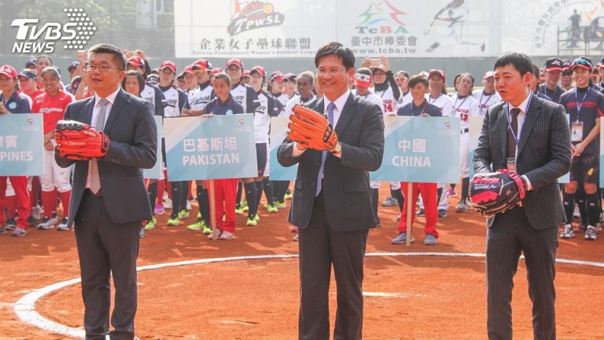 女壘亞錦賽台中開打 林佳龍為選手加油