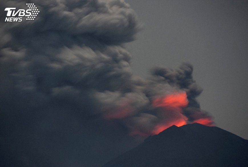 快訊/火山灰方向轉變 峇里島機場下午重開放