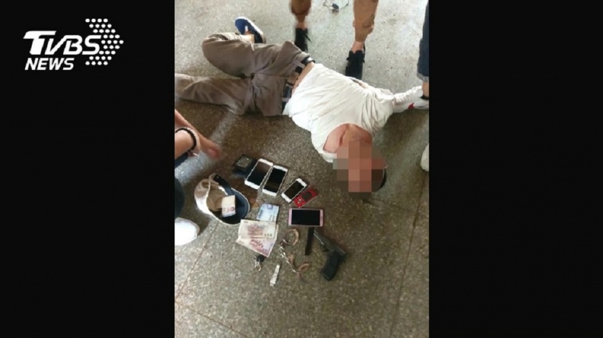 殺人魔王奪7命伏法 其子持槍洗劫女財物